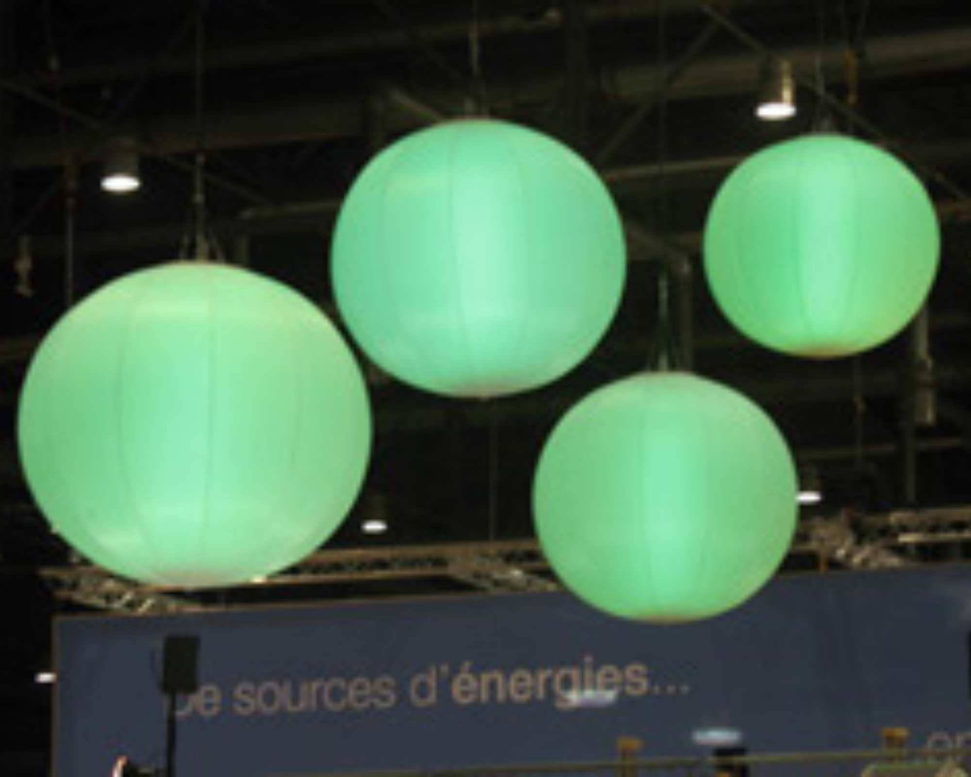 Estudio de caso - Iluminación con globos para bomberos utilizada en exposiciones