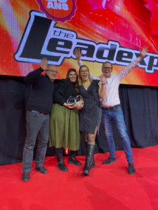 L'équipe d'ELC célébrant sa victoire au trophée LeadExport catégorie 