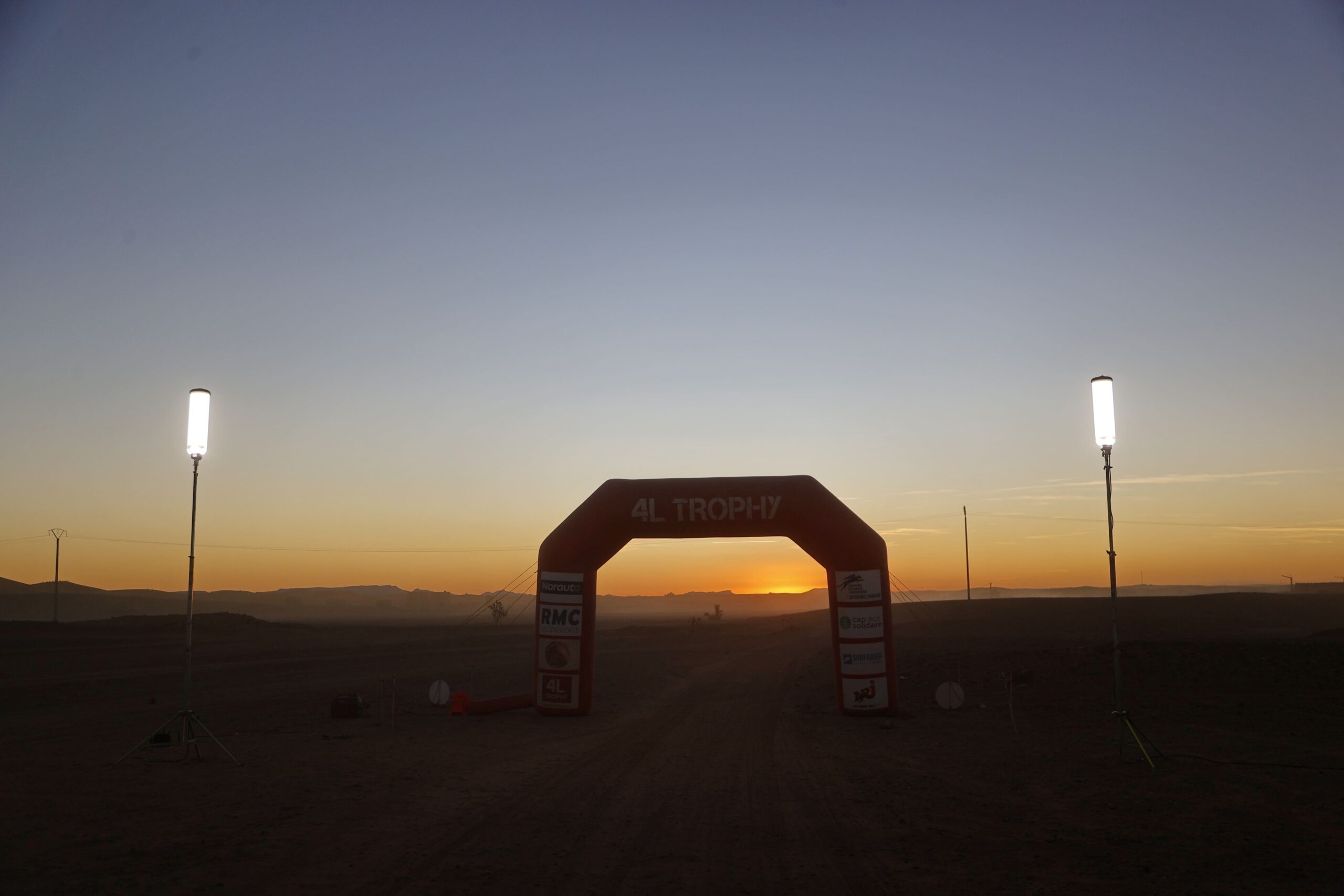 LUMAPHORE® 600XL lighting balloon - used to light up the desert start of the 4L TROPHY 2024
